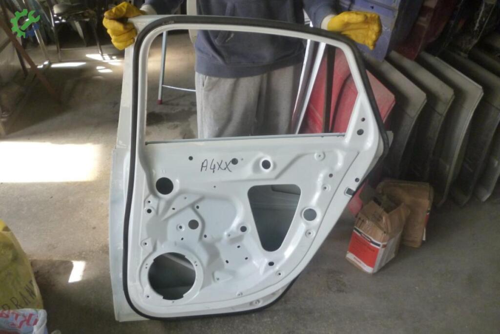Audi A4 Sağ Arka Kapı çıkma parça
