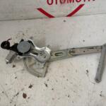TOYOTA RAV4 SAĞ ÖN CAM KRİKOSU