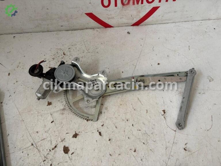 Toyota RAV4 Sağ Ön Cam Krikosu çıkma parça