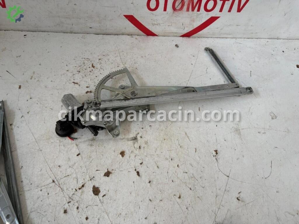 Toyota RAV4 Sağ Ön Cam Krikosu çıkma parça