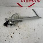 TOYOTA RAV4 SAĞ ÖN CAM KRİKOSU