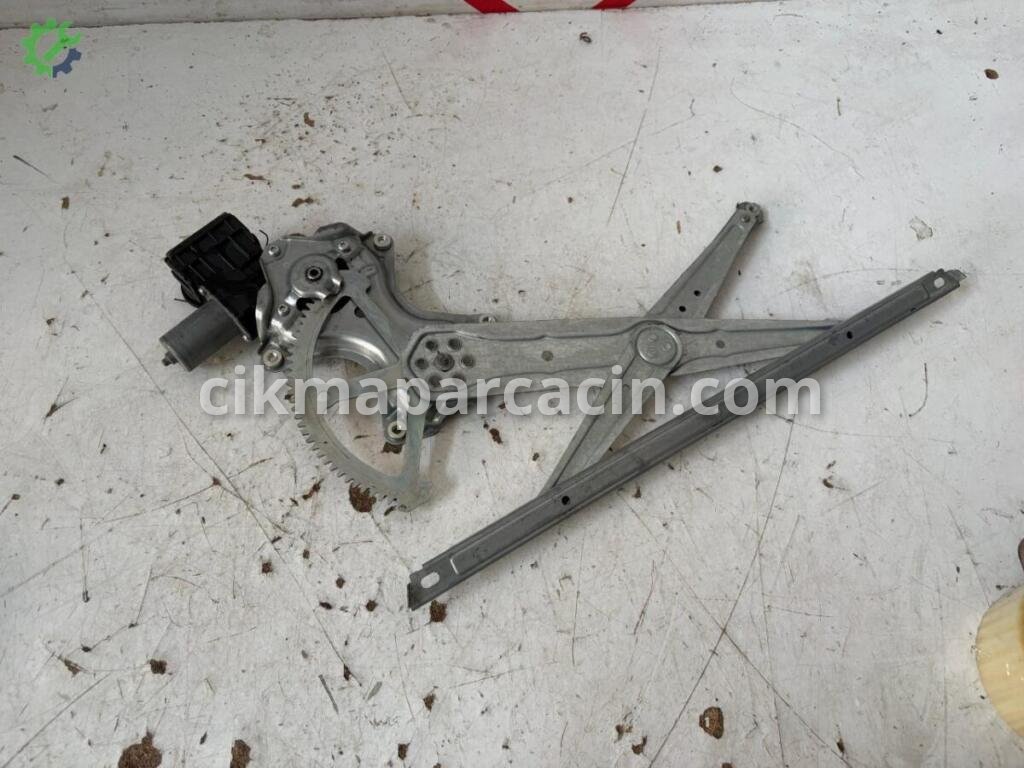 Toyota RAV4 Sağ Ön Cam Krikosu çıkma parça