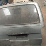 Toyota Hiace arka bagaj kapağı
