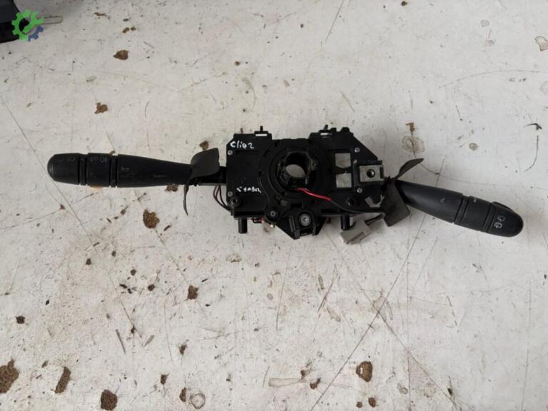Renault Clio Silecek Kolu çıkma parça