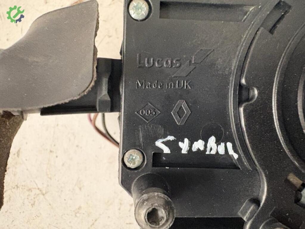 Renault Clio Silecek Kolu çıkma parça