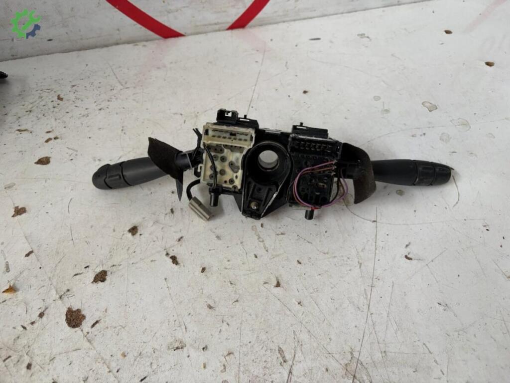 Renault Clio Silecek Kolu çıkma parça