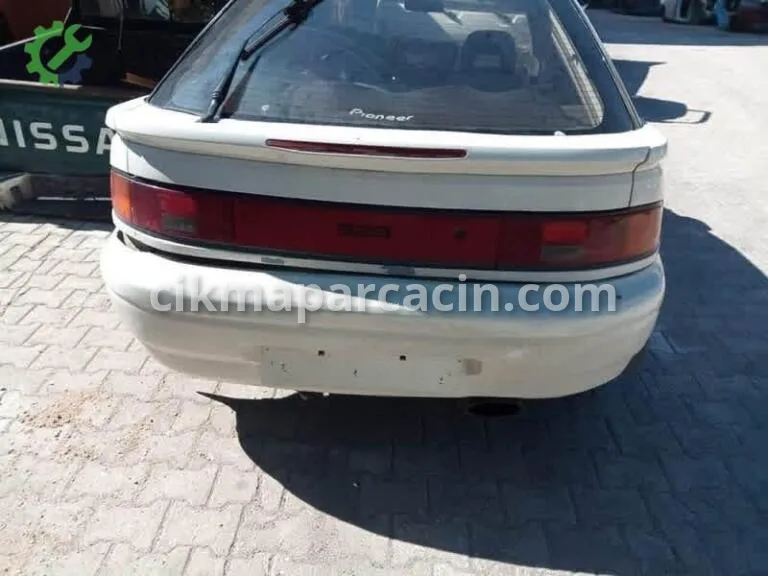 Mazda 323 Reflektör çıkma parça