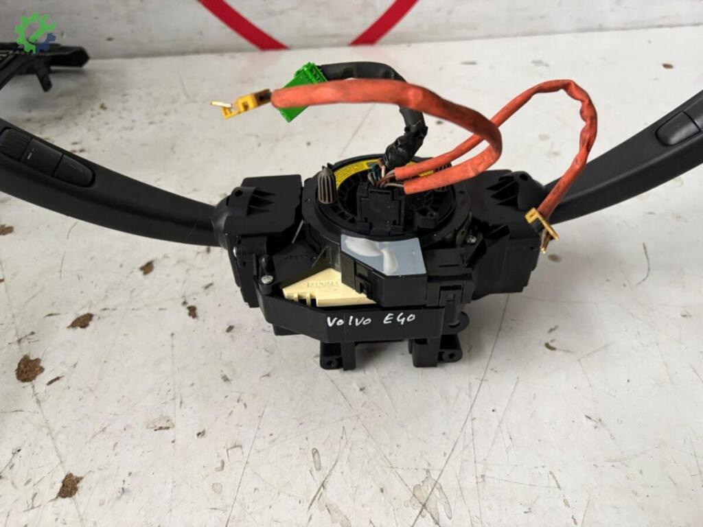 Volvo S40 Silecek Kolu çıkma parça