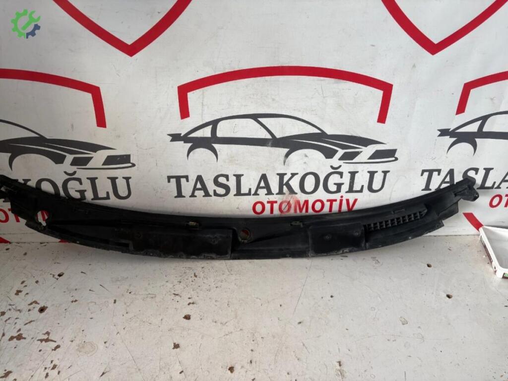 Seat Cordoba Ön Cam Izgarası çıkma parça