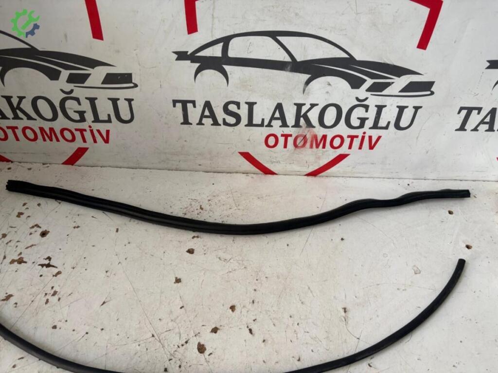 Seat Cordoba Ön Cam Izgarası çıkma parça