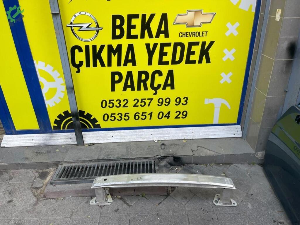 Opel Crossland Arka Tampon Demiri çıkma parça