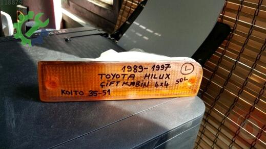 Toyota Hilux Sinyal çıkma parça