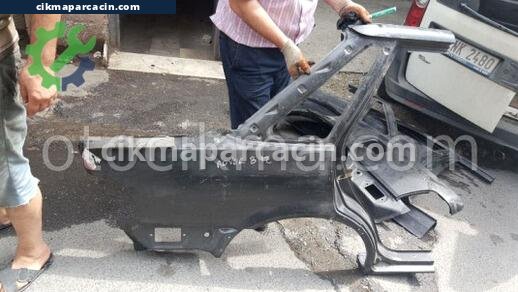 Rover 414 Arka Çamurluk çıkma parça