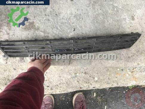 Audi A4 Tampon Izgarası çıkma parça