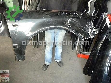 Audi A4 Ön Çamurluk çıkma parça