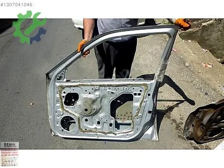 Nissan Primera Sağ Ön Kapı çıkma parça