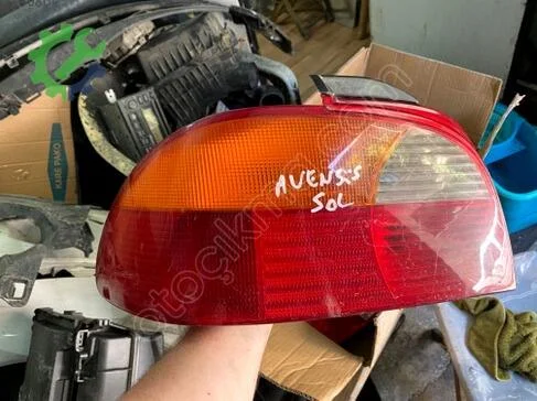Toyota Avensis Sol Arka Stop 1998-2000 çıkma parça