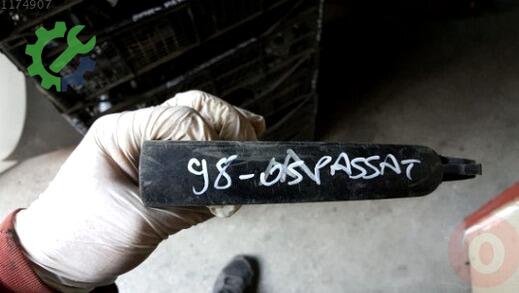 Volkswagen Passat Ön Kapı Kolu 1998-2005 çıkma parça