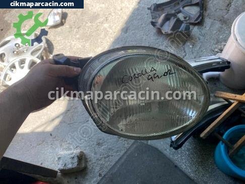 Toyota Corolla Sağ Ön Far çıkma parça