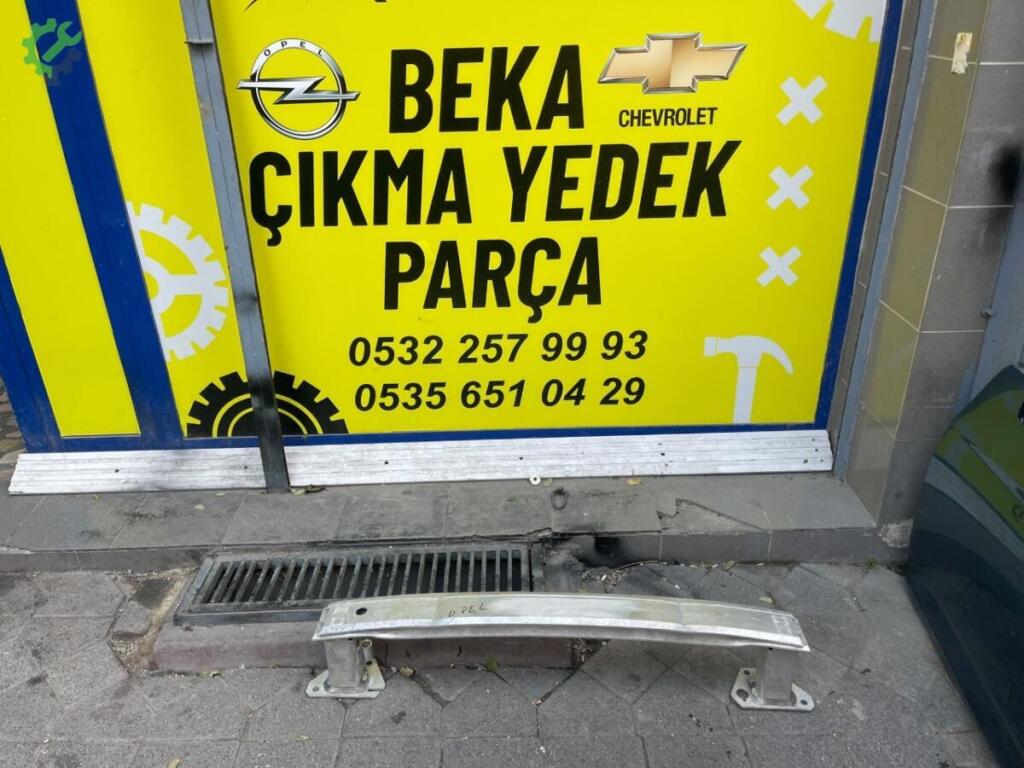Opel Crossland Arka Tampon Demiri çıkma parça