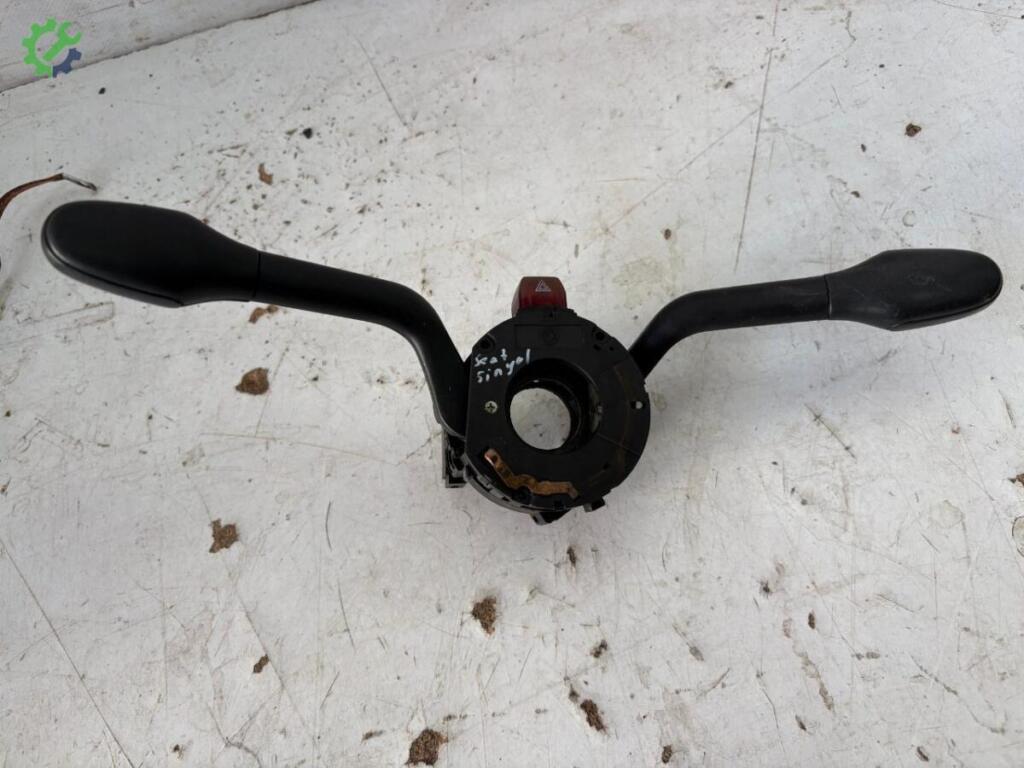 Seat Cordoba Silecek Kolu çıkma parça