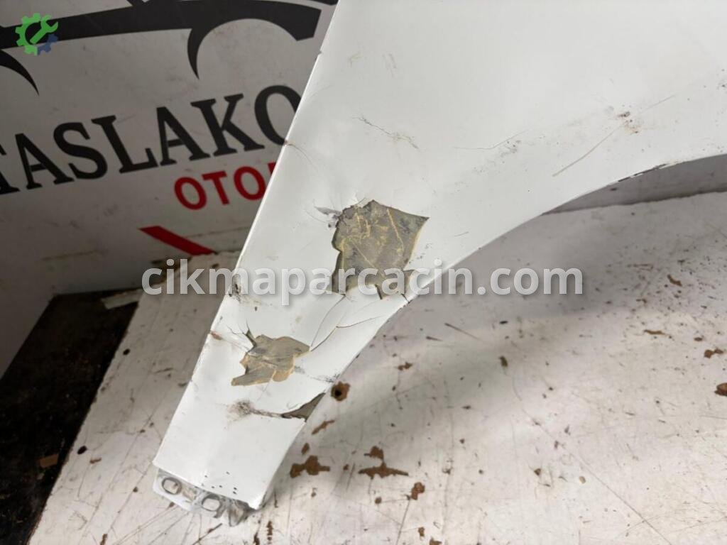 Ford Tourneo Courier Sağ Çamurluk çıkma parça