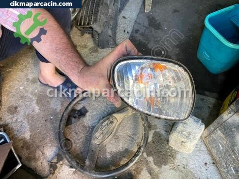 Toyota Corolla Sinyal çıkma parça