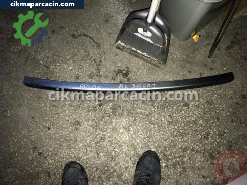 Audi A4 Bagaj Çıtası çıkma parça