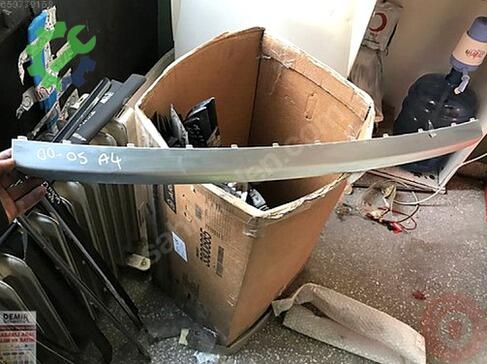 Audi A4 Tampon Izgara Çıtası çıkma parça