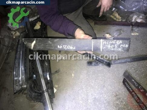Nissan Almera Kapı Çıtası çıkma parça