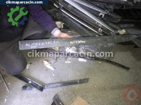 Nissan Almera Kapı Çıtası çıkma parça