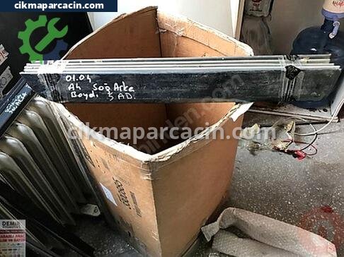 Audi A4 Kapı Çıtası çıkma parça