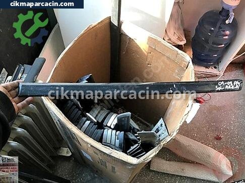 Audi A4 Kapı Çıtası çıkma parça