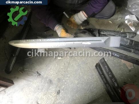 Nissan Maxima Kapı Çıtası çıkma parça
