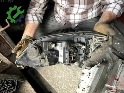 Toyota Corolla Sağ Ön Far 2004-2007 çıkma parça