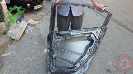 Mazda 3 Sağ Arka Kapı 2004-2008 çıkma parça