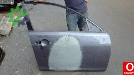 Mazda 3 Sağ Ön Kapı 2004-2008 çıkma parça