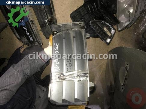 Land Rover Range Rover Sağ Çamurluk çıkma parça