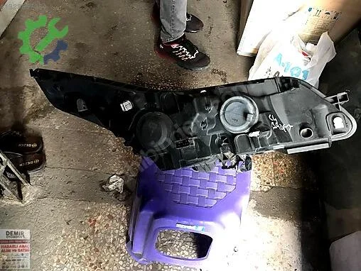 Citroen C4 Sol Ön Far çıkma parça