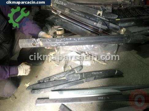 Nissan Almera Kapı Çıtası çıkma parça