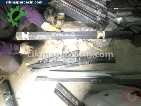 Nissan Almera Kapı Çıtası çıkma parça