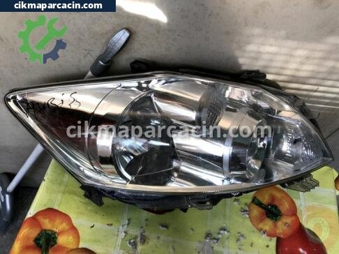 Toyota Auris Far çıkma parça
