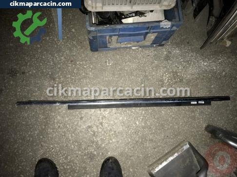 Audi A4 Kapı Çıtası çıkma parça