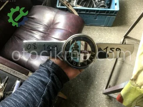 Alfa Romeo 159 Kaput Arması çıkma parça