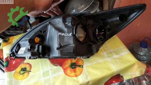 Ford Focus Sağ Ön Far 2008-2011 çıkma parça