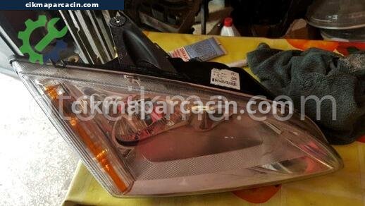 Ford Focus Sağ Ön Far çıkma parça