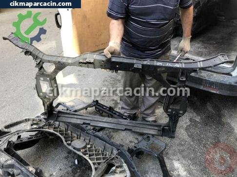 Audi A4 Ön Panel çıkma parça