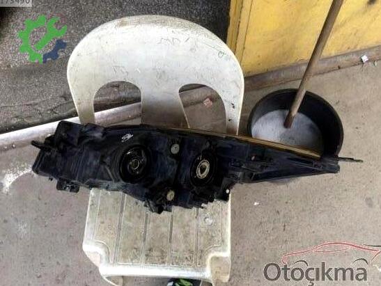 Mazda 3 Sağ Ön Far 2010-2013 çıkma parça
