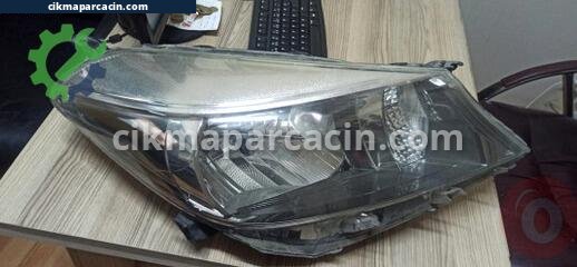 Toyota Yaris Sağ Ön Far çıkma parça