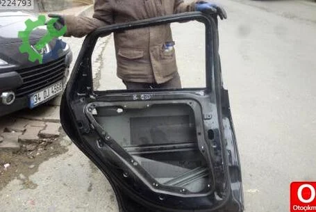 Mercedes-Benz B Serisi Sol Arka Kapı 2013-2015 çıkma parça